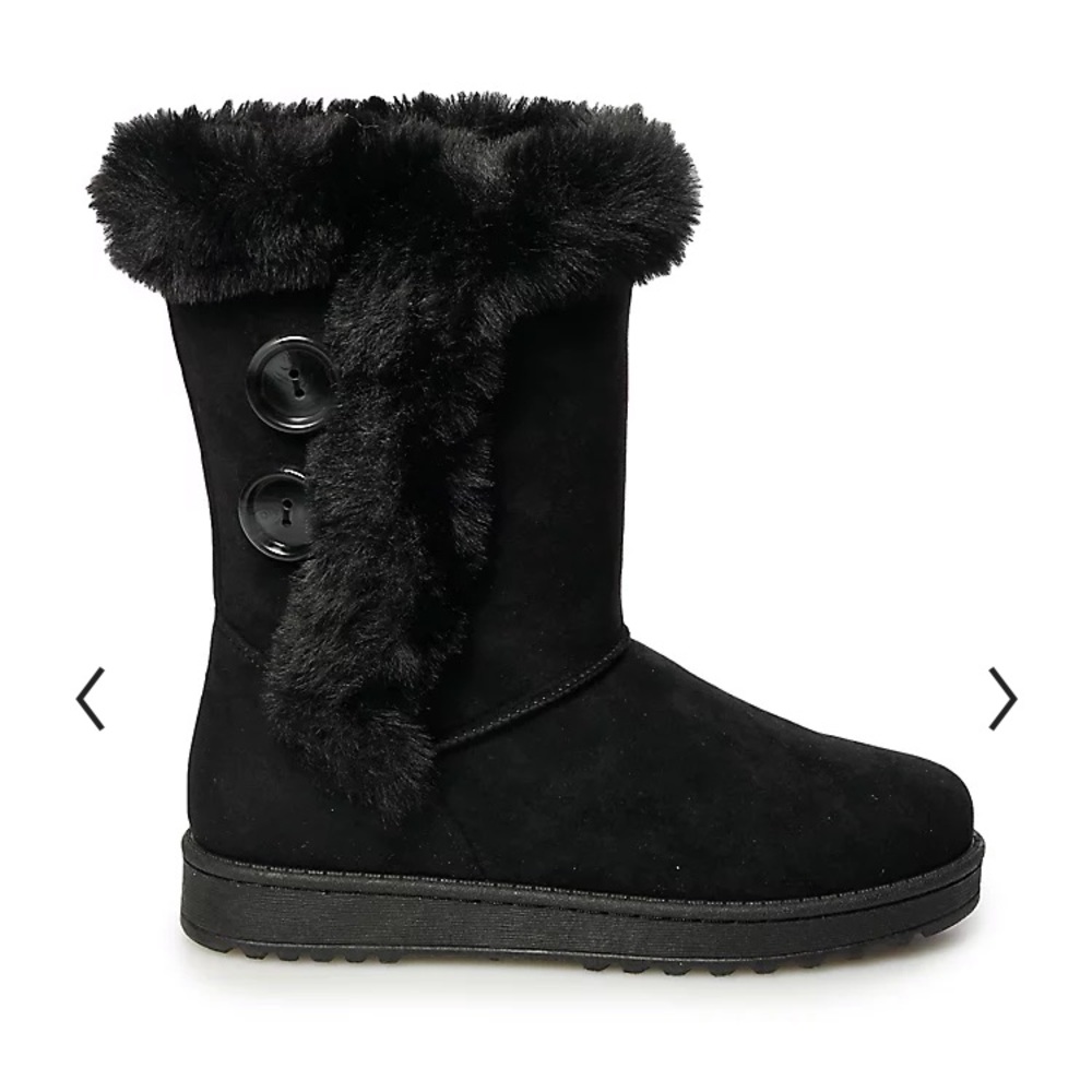Woman's furry winter boot size 7